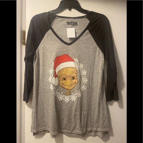 Tops - Groot Santa hat tee medium Guardians of the Galaxy